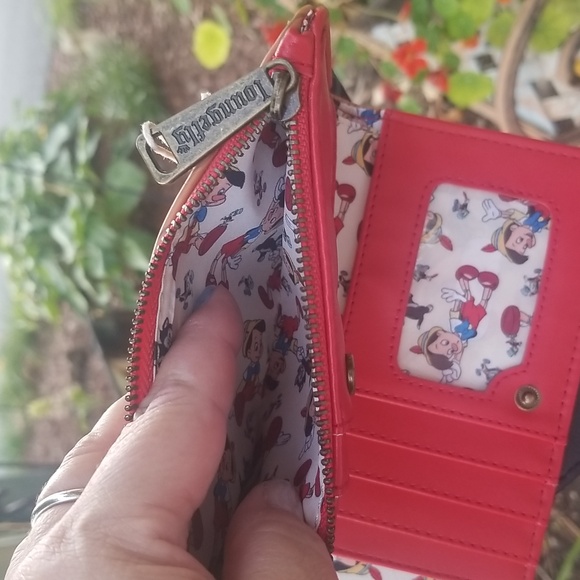 LOUNGEFLY👑 DISNEY PINOCCHIO & JIMINI CRICKET WALLET - Picture 5 of 6